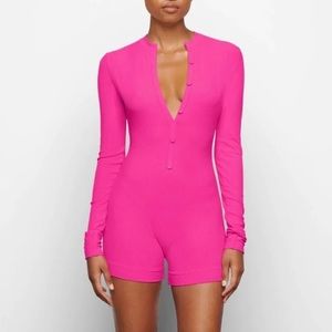 SKIMS SOFT LOUNGE ONESIE IN PINK XS